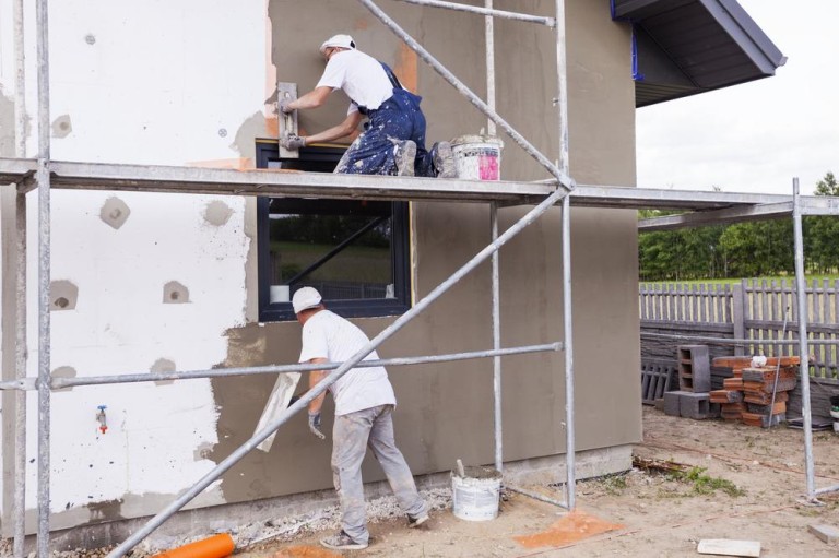 Pose du bardage en bois : vertical ou horizontal, que choisir ?
